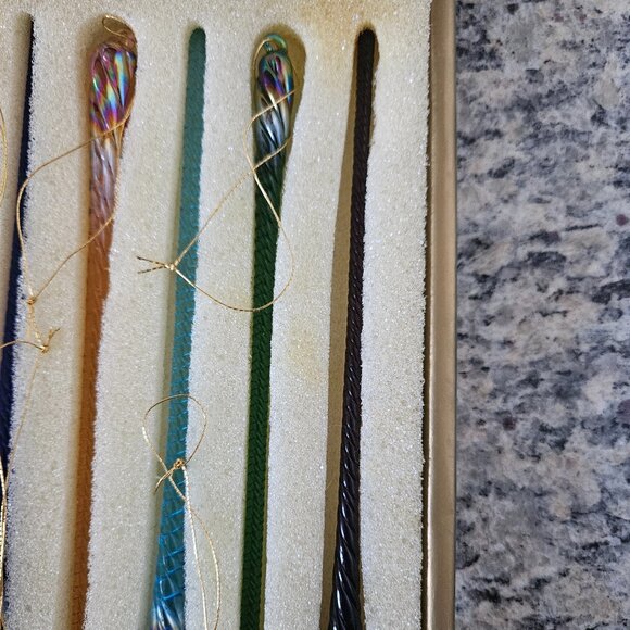 RARE SET 6 DISCOVERY STORE GLASS ICICLE DROP CHRISTMAS HOLIDAY ORNAMENTS - Picture 4 of 4